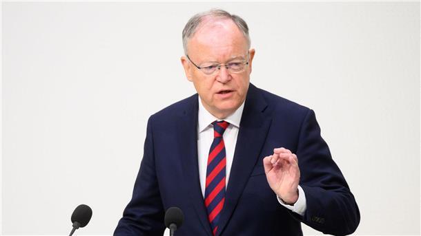 Weil schlägt Steuerrabatt für E-Autos vor Niedersachsens Regierungschef Weil fordert staatliche Unterstützung für die Autoindustrie.