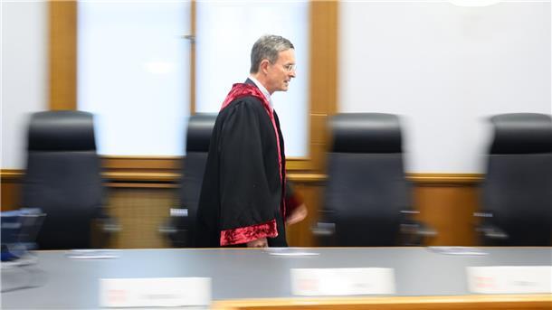 Niedersachsen muss Wahlkreise bis 2027 neu einteilen Niedersachsens Staatsgerichtshof um Präsident Wilhelm Mestwerdt hat entschieden, dass die Wahlkreise bis 2027 neu gestaltet werden müssen. (Archivbild)
