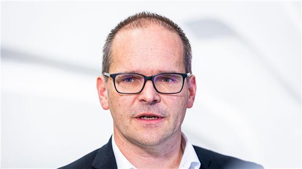 Niedersachsens Verkehrsminister Grant Hendrik Tonne will, dass die Entscheidung über Prüffristen für Autos bei den Mitgliedstaaten bleibt. (Archivbild)