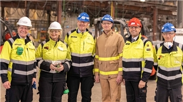 Niedersachsens Wirtschaftsminister Olaf Lies (2. von rechts) besuchte gestern Glencore Nordenham. Er lobte die Entwicklung des Unternehmens.