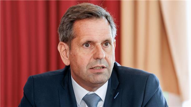 Minister lehnt Steuerbonus für ausländische Fachkräfte ab Niedersachsens Wirtschaftsminister Olaf Lies sieht den geplanten Steuerbonus für ausländische Fachkräfte kritisch. (Archivbild).