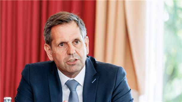 Bauminister: Müssen mit den Standards runter Niedersachsens Wirtschaftsminister Olaf Lies (SPD).
