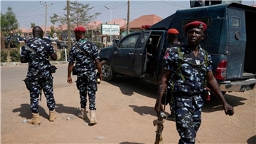 Nigerianische Sicherheitskräfte auf einer Patrouille (Archivbild).