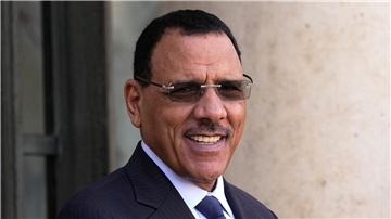 Nigers Präsident Mohamed Bazoum, seine Frau und sein Sohn werden seit dem Putsch im Präsidentenpalast in Nigers Hauptstadt Niamey festgehalten.