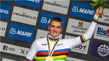 Niklas Behrens fährt künftig für das Top-Team Visma-Lease a Bike.