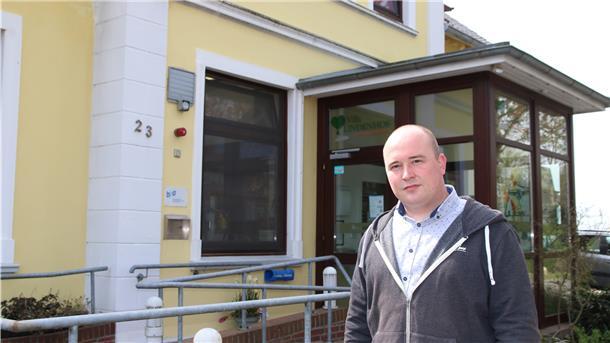 Nils Henkensiefken, Pflegedienstleiter in der Villa Lindenhof, freut sich über die Solidarität mit den Bewohnern und dem Pflegepersonal.