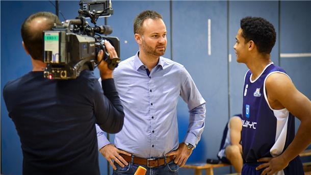 Nils Ruttmann (Mitte) ist nun Geschäftsführer bei den Eisbären.