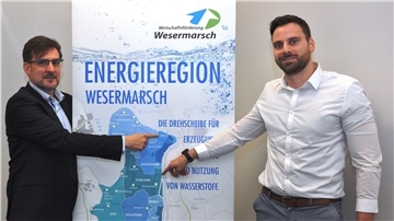 Nils Siemen (links), noch Chef der Wirtschaftsförderung Wesermarsch und ab 1. November Nordenhamer Bürgermeister, und Tobias Busch, Netzwerkmanager der Wirtschaftsförderung.