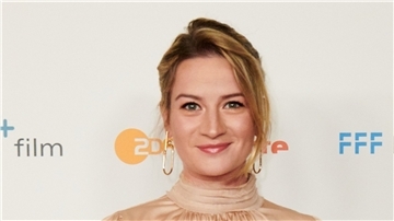 Nina Gummich verkörpert in dem ARD-Film „Alice“ die Frauenrechtlerin Alice Schwarzer.
