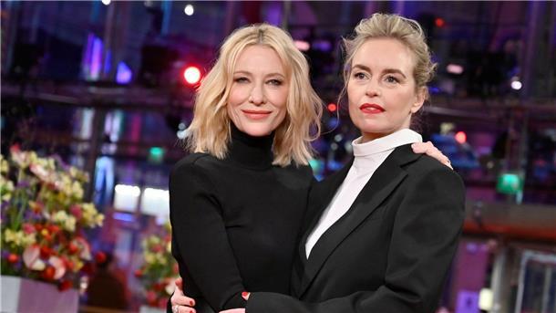 Hoss über Dreh mit Orchester: „Ich dachte, ich drehe durch“ Nina Hoss (r) und Schauspiel-Kollegin Cate Blanchett auf der Berlinale.