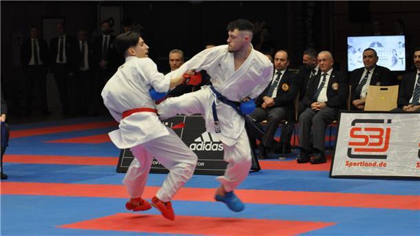 Nippon-Karateka Edgard Merkine (rechts) sammelt auch international weiter fleißig Edelmetall.