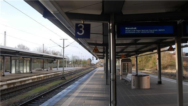 Bundesweiter Warnstreik bremst Verkehr im Norden zum Ferienauftakt aus Nix los am Bahnhof in Bremerhaven. Der Zugverkehr der DB Regio und der Nordwestbahn fällt heute aus.