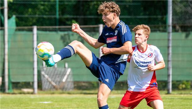 Noah Elias Harms (links) erzielte in Dresden sein drittes Saisontor für den U17-Bundesligisten Blumenthaler SV. 