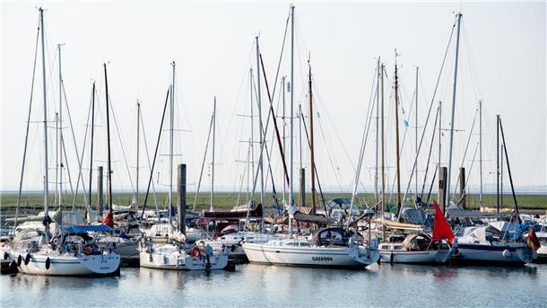 Ladenetz am Wasser: So soll das Wattenmeer elektrisch werden Noch gibt es wenige Sport- und Freizeitboote, die mit einem Elektromotor ausgestattet sind. (Archivbild)