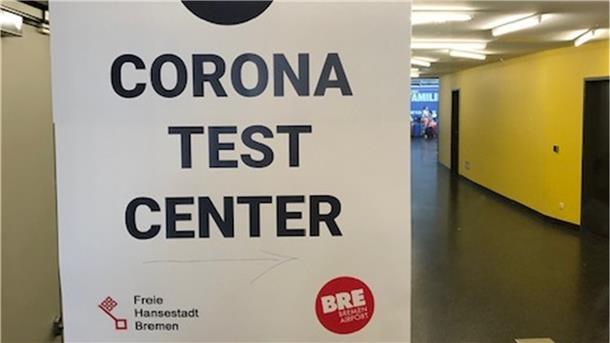 Noch im Sicherheitsbereich werden die Passagiere auf Corona getestet.
