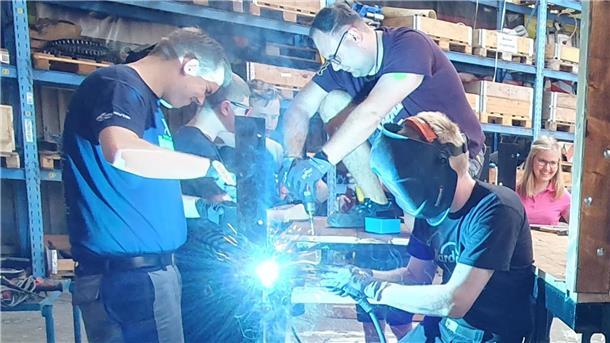 Arbeit mit dem Schweißgerät