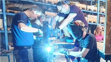 Arbeit mit dem Schweißgerät