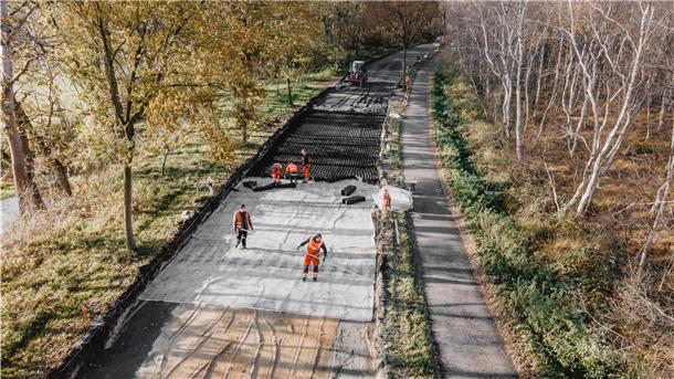 Noch sind die Straßenbauer mit dem ersten Bauabschnitt der K58 beschäftigt. Erst im kommenden Jahr soll auch das zweite Teilstück in Angriff genommen werden.