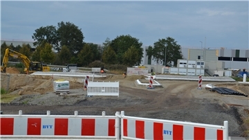 Noch steht, wer sich Elsdorf von Süden nähert, vor einer Baustelle. Ende November soll die Straße wieder frei sein.