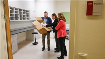 Noch werden die letzten Kartons ausgepackt, doch am Montag um 19 Uhr startet der Bereitschaftsdienst am neuen Standort im Klinikum Bremerhaven-Reinkenheide.