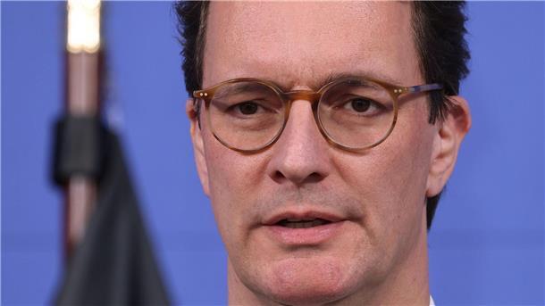 Abi-Verschiebung in NRW - Schulministerin in Erklärungsnot Nordrhein-Westfalens Ministerpräsident Hendrik Wüst.