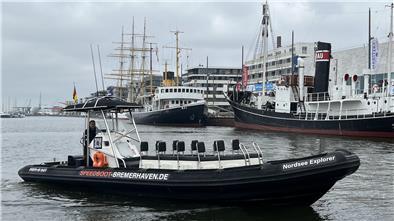 Blick auf das neue RIB, das in Bremerhaven liegt.