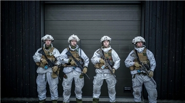 Norwegische Grenzsoldaten an einer Grenzstation.