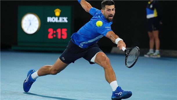 Vor Halbfinal-Showdown: Zverev volksnah, Djokovic taucht ab Novak Djokovic kämpfte sich trotz Verletzung ins Halbfinale gegen Alexander Zverev.