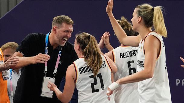 „Historische Nacht“: Olympia-Gold bringt 3x3 ins Rampenlicht Nowitzki und die deutschen 3x3-Damen nach dem Gold-Coup.