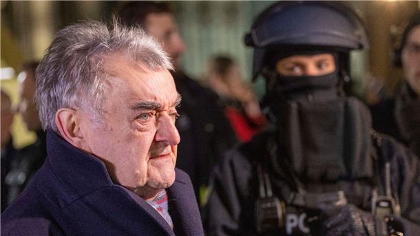 Weitere Verdächtige in Gewahrsam nach Kölner Terroralarm NRW-Innenminister Herbert Reul in Köln: „Ich sage: Feiert! Benehmt euch! Passt auf - und genießt den Übergang ins neue Jahr!“