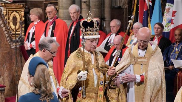 Tradition, Party und Protest: Charles und Camilla gekrönt Nun ist er offiziell gekrönt: König Charles III.