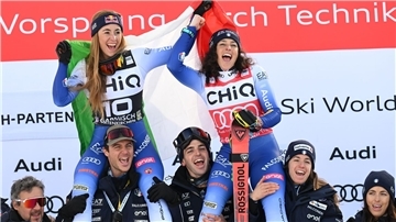 Nur eine Hundertstelsekunde trennen Siegerin Federica Brignone (rechts) und Sofia Goggia.