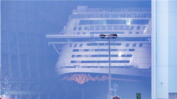 Nur kurz währte in Wismar die Episode des Kreuzfahrtschiffbaus. Die „Disney Adventure“ soll schon bald für den neuen Eigner, den Disney-Konzern, in Asien auf Fahrt gehen.