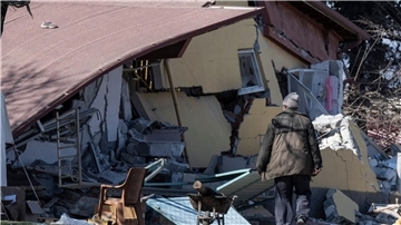 Nur noch Trümmer sind von einem Wohnhaus in dem kleinen Dorf Ördekdede übriggeblieben.