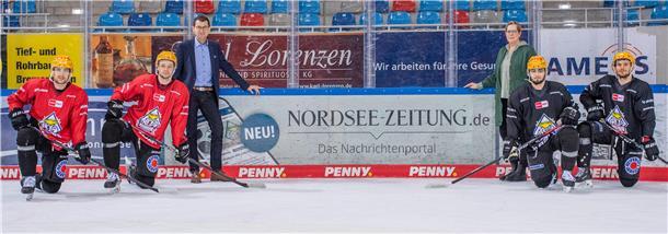 Neue Bande der NORDSEE-ZEITUNG in der Eisarena Bremerhaven.