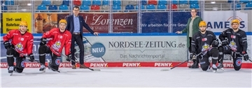 Neue Bande der NORDSEE-ZEITUNG in der Eisarena Bremerhaven.