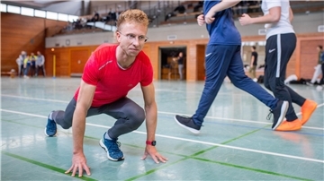 NZ-Fotoreporter Arnd Hartmann testet seine Fitness beim Wildcard-Sporttest für das Auswahlverfahren zur Einstellung der Polizeien im Land Bremen am Kreisgymnasium Wesermünde in Bremerhaven.
