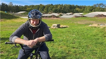 NZ-Redakteur Jan Iven hat die neue BMX-Strecke in Langen ausprobiert. Fazit: BMX fahren ist richtig anstrengender Sport.