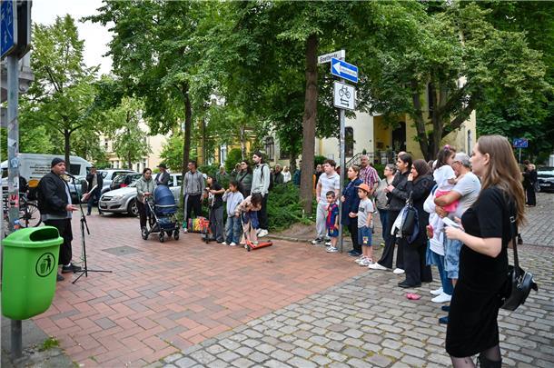 Ob Hausecke, Vorgarten oder Balkon, die Goethestraße nimmt mit auf eine musikali...