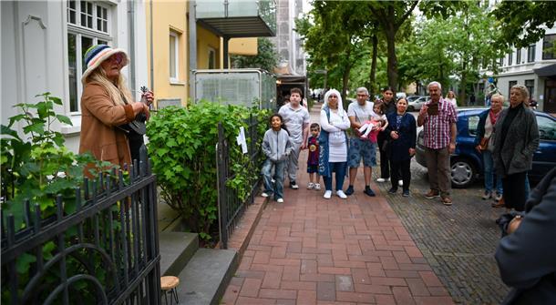 Ob Hausecke, Vorgarten oder Balkon, die Goethestraße nimmt mit auf eine musikali...