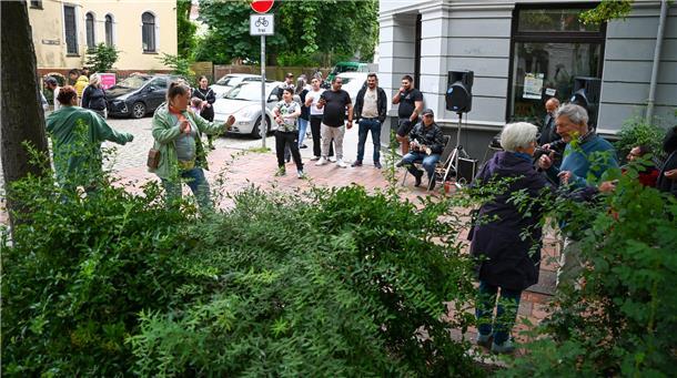 Ob Hausecke, Vorgarten oder Balkon, die Goethestraße nimmt mit auf eine musikali...