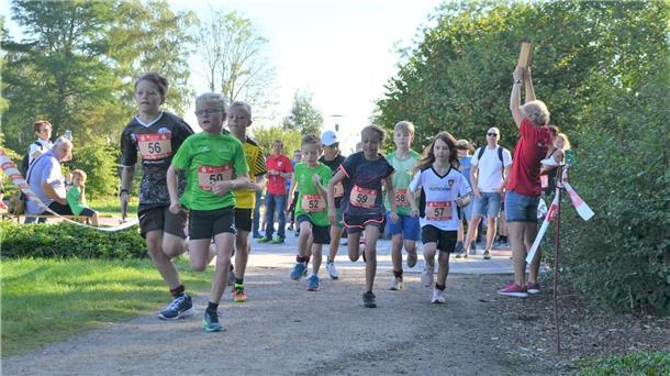 Ob Kinderlauf, Cuxland-Cup oder Wandern, beim Volkslauf in Bad Bederkesa fand jeder ein passendes Angebot. Der Nachwuchs ging am frühen Morgen auf die 1,1-Kilometer-Strecke.