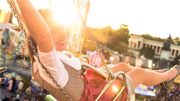 O‘zapft is – in diesen Dirndl-Looks tanzt es sich modisch auf der Wiesn Dirndl Looks