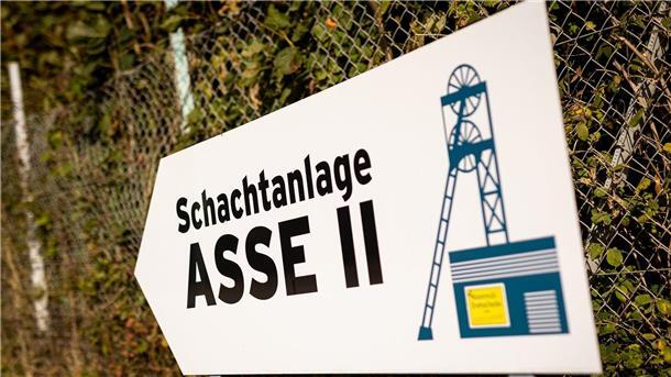 Umweltminister: Kein Atommüll-Dauerlager über der Asse Oberhalb der Schachtanlage Asse soll Atommüll nur kurzzeitig für Untersuchungen gelagert werden. (Archivbild)