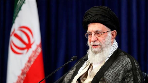 Chamenei: Locker sitzende Kopftücher nicht gegen Religion Oberster Führer und geistliches Oberhaupt des Iran: Ajatollah Ali Chamenei.