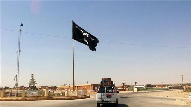 Verfassungsschutz: Bedrohung durch IS nicht unterschätzen Obwohl der IS in Syrien und im Irak als weitestgehend besiegt gelte, sei die Gesamtorganisation noch lange nicht zerschlagen, sagt der Verfassungsschutz-Präsident.