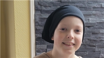 Obwohl der Zwölfjährige sich schon seit gut einem halben Jahr regelmäßig Chemotherapien unterziehen muss, das Lächeln hat er nicht verloren.