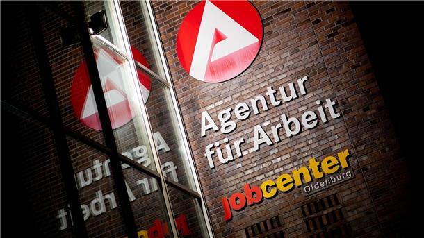 Obwohl die Wirtschaft seit 2020 unter einer Dauerbelastung steht, geht das Ifo-Institut 2023 nur von einer geringen Zunahme der Arbeitslosenquote aus.