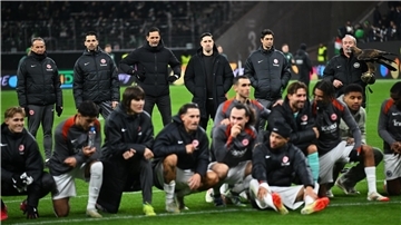 Obwohl es auch ohne Omar Marmoush läuft, ist Eintracht Frankfurt auf der Suche nach einem Nachfolger.
