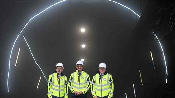 Bilder des Tages Österreichs Bundespräsident Alexander van der Bellen (l-r), Tirols Landeshauptmann Anton Mattle und Bundespräsident Frank-Walter Steinmeier besichtigten die Baustelle des Brenner-Basistunnels.